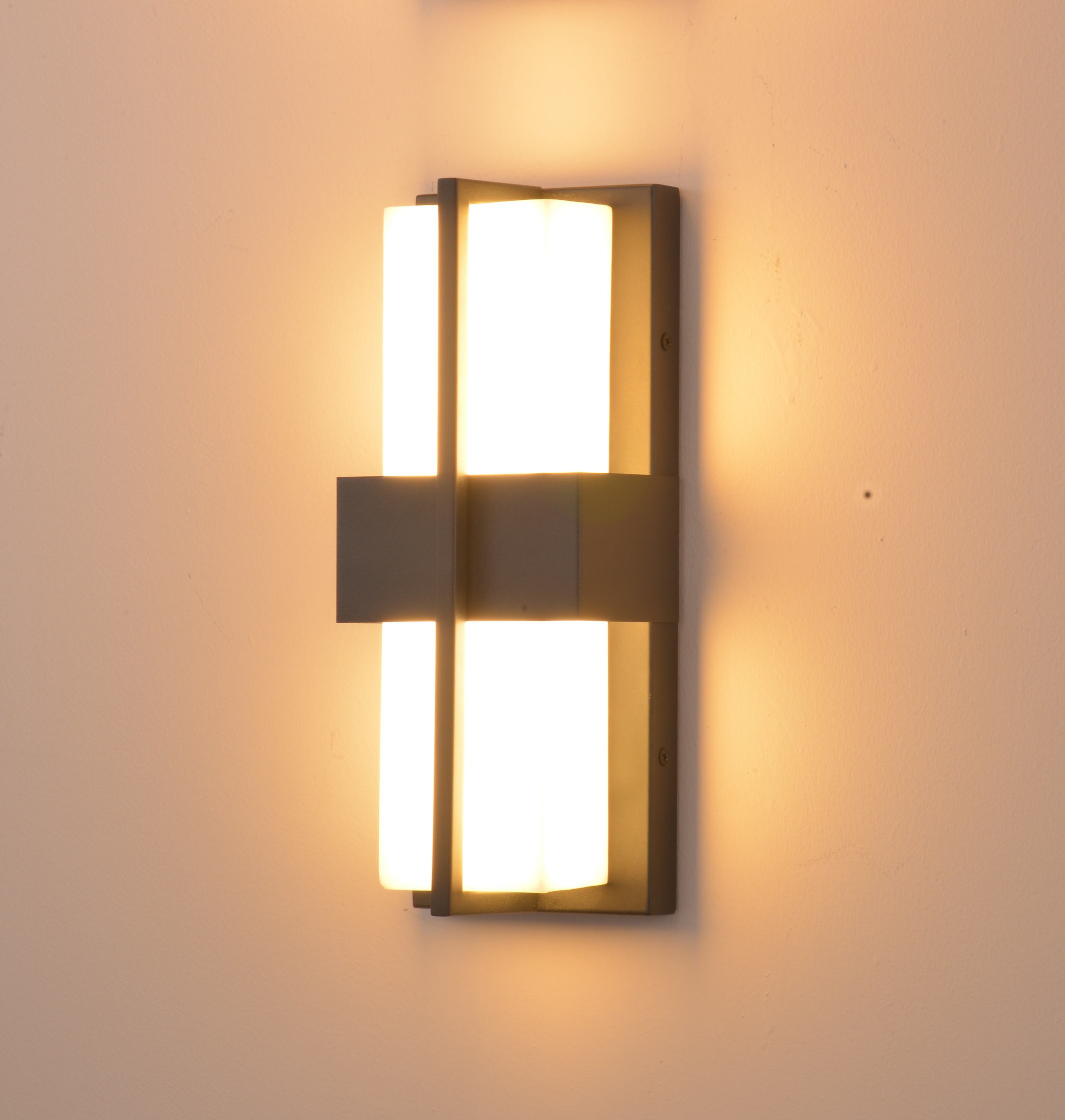 Modern Geometric Metal Wall Sconce